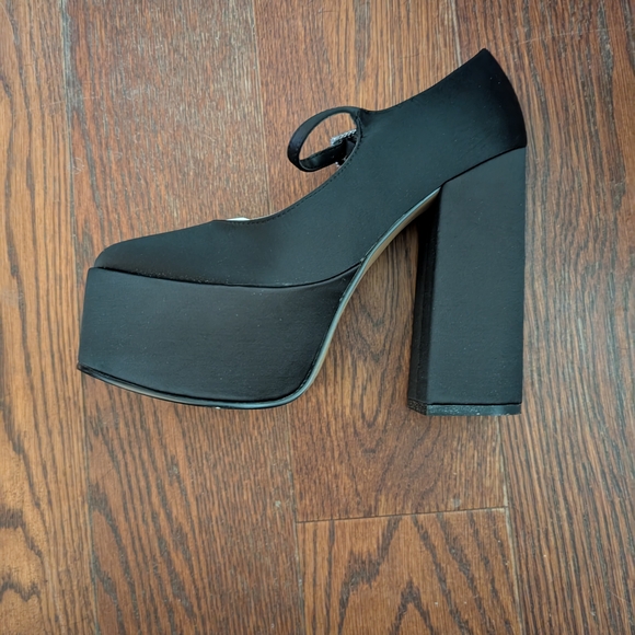 Sleek Black Platform Shoes with Chunky Heel - Picture 3 of 5